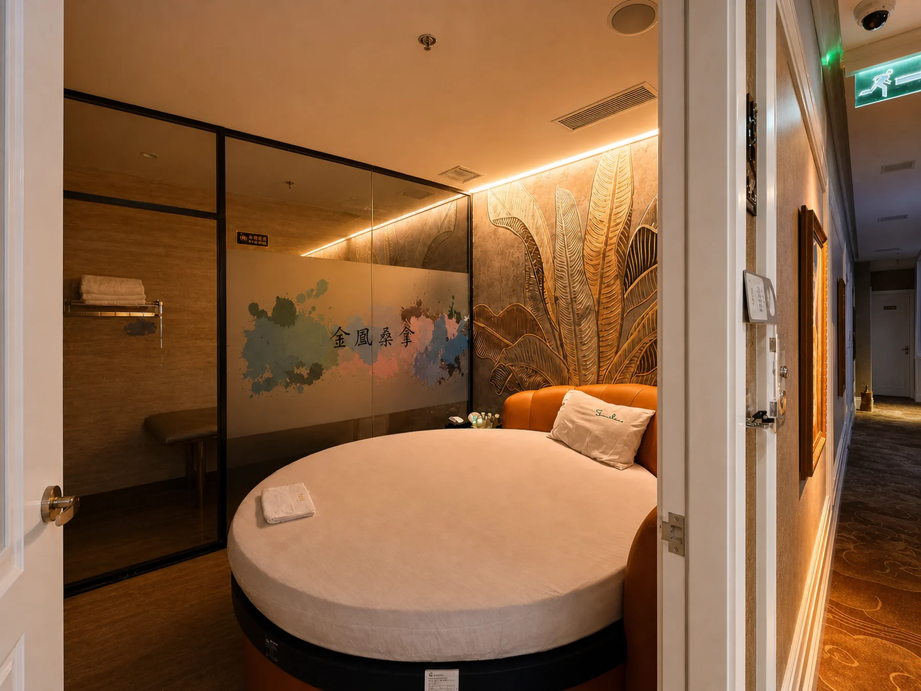 Golden Phoenix Sauna Signature Round-Bed Room